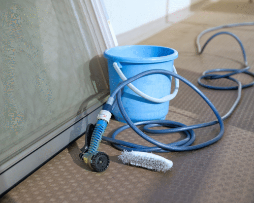 「ベランダの雨漏り、自分で直せる？」DIY補修の限界と正しい対処法｜千葉・埼玉・茨城地域密着｜縁の和リフォーム